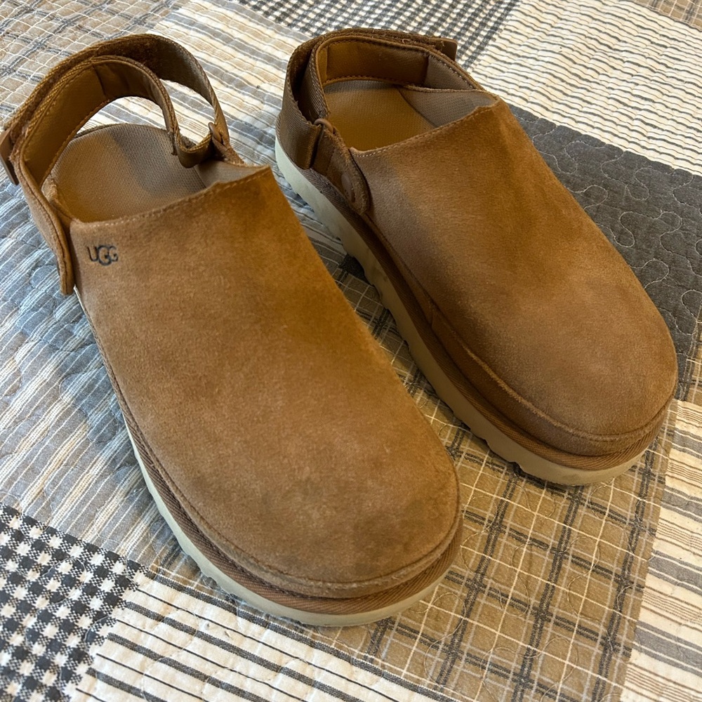 UGG womens Tan
